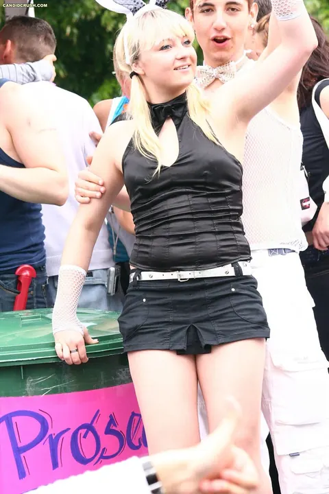 Woman in Cosplay Boots and Shorts Flashes in Public – photo 6 of 16