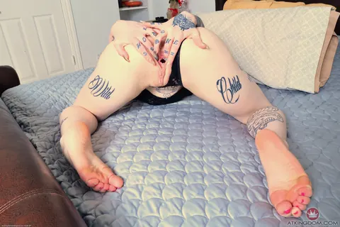 Chloe Carter: Blonde PAWG in Panties Takes Anal and Spreads Wide – photo 16 of 21