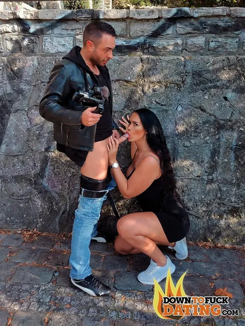 Zara Mendez: Tall Tattooed MILF Sucks and Gets Fucked on a Bench Outdoors – photo 6 of 20