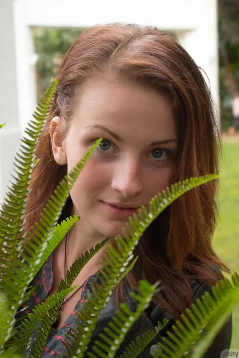 Emmy Sinclair: Pale Redhead with Big Natural Tits Flashes Her Breasts Outdoors – photo 4 of 12