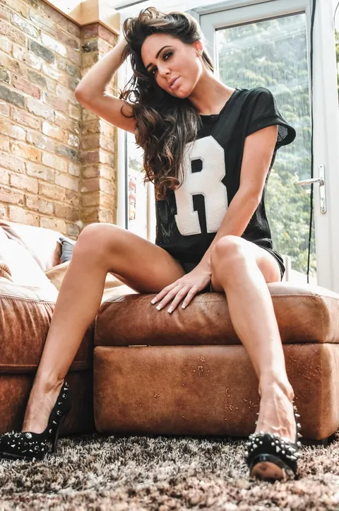 Jamie Jenkins: British Brunette Bares Her Big Natural Tits in Lingerie and Heels – photo 1 of 12