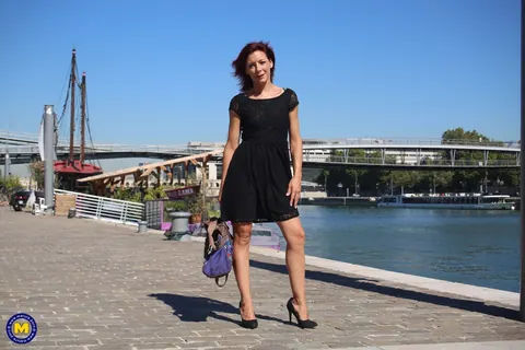 Morgane Dell: Petite French MILF Flashes Her Pussy Outdoors – photo 4 of 20