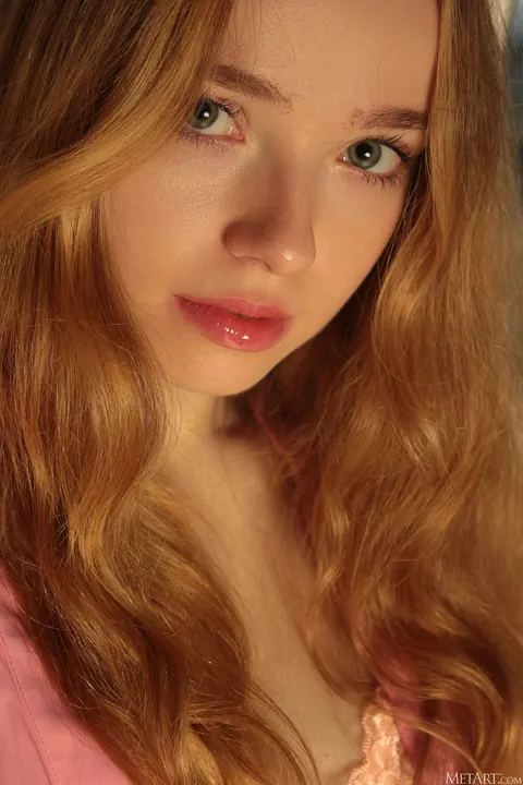 Rinna Ly: Ukrainian Blonde Poses Nude and Shows Her Body – photo 1 of 21