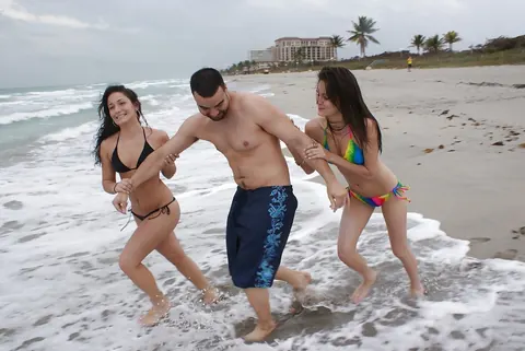 Monica Sexxxton: Two Brunettes in Bikinis Share a Blowjob and Facesit on the Beach – photo 3 of 16