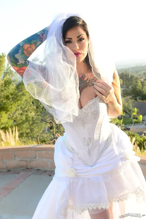 Juliana Rose: Tattooed Brunette Bride Sheds Her Wedding Dress and Spreads – photo 3 of 17