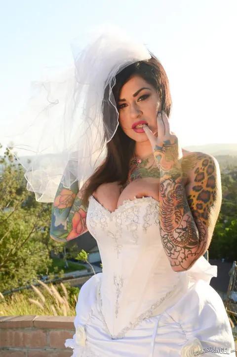Juliana Rose: Tattooed Brunette Bride Sheds Her Wedding Dress and Spreads – photo 2 of 17