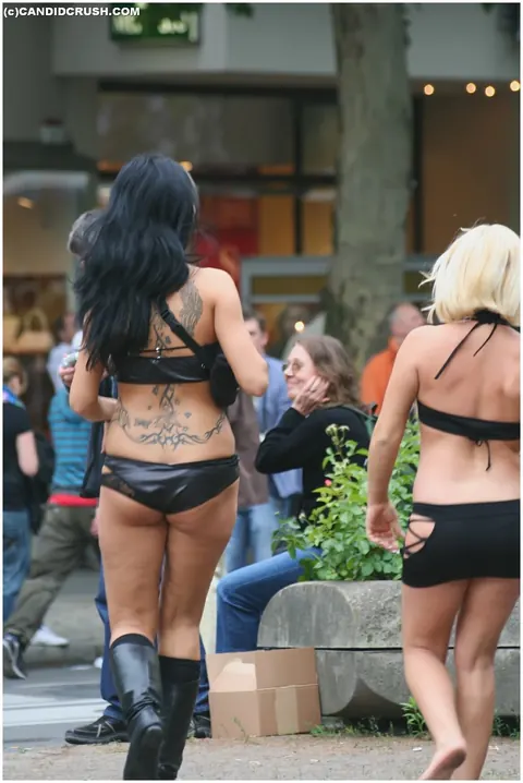 Tattooed Woman Shows Her Big Tits in Jeans and Leather Outdoors – photo 15 of 16