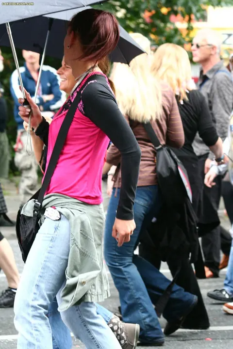 Tattooed Woman Shows Her Big Tits in Jeans and Leather Outdoors – photo 7 of 16