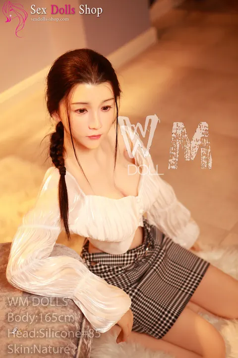 Slim Japanese Woman Undresses and Poses Nude – photo 7 of 20