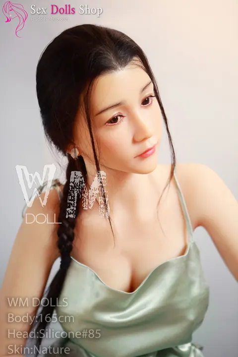 Slim Japanese Woman Undresses and Poses Nude – photo 15 of 20