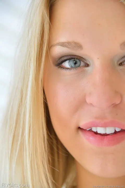 Lacy Johnson: Tall Blonde Toys Her Ass and Spreads with Feet Up – photo 9 of 21