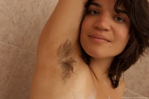 Hickory: Chubby Brunette Spreads Her Hairy Muff in the Tub – photo 8 of 21