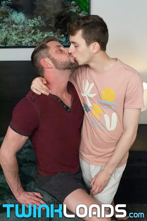 Two Athletic Men Kiss and Lick Before Anal Sex – photo 2 of 15