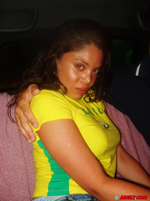 Melanie Sugar: Busty Latina Gives a Blowjob in the Car – photo 2 of 16