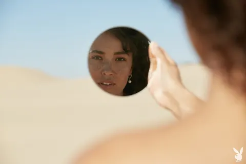 Fo Porter: Tall Latina Brunette Poses Nude on the Sand Dunes – photo 11 of 12