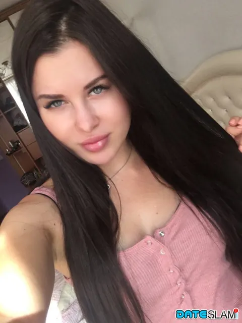 Cassie Fire: Brunette European Shows Lingerie in Selfies – photo 5 of 11