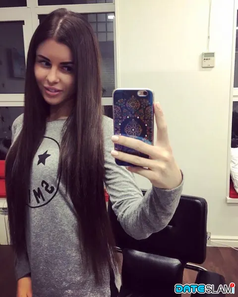 Cassie Fire: Brunette European Shows Lingerie in Selfies – photo 2 of 11