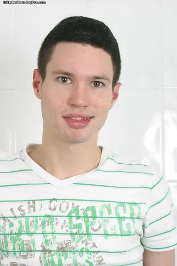 Two Guys Fuck and Kiss in the Bathroom Until They Cum