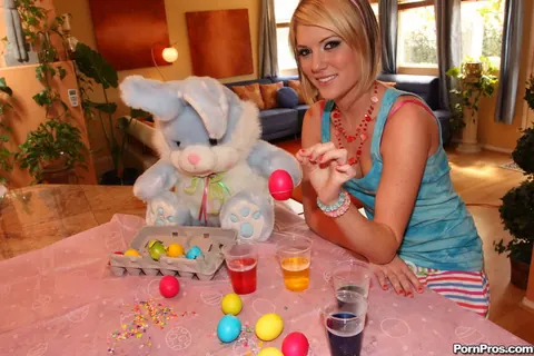 Blonde PAWG Fucks and Sucks Him to an Easter Cumshot – photo 1 of 13