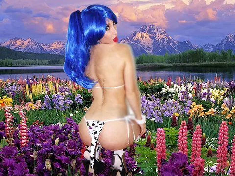 Thick Babe with Big Tits Flaunts Cow Bikini Outdoors in Stockings – photo 2 of 12