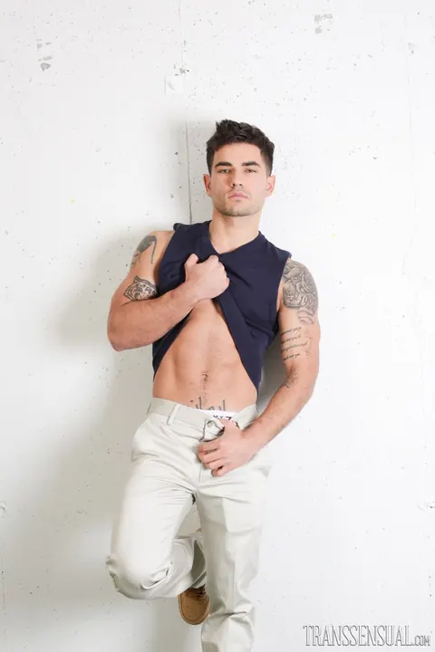 Trans Woman Strips Nude and Arches to Show Her Figure – photo 2 of 15