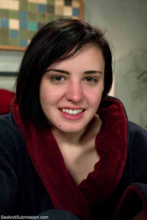 Brooke Lee Adams: Short-Haired Brunette with Big Tits Takes a Rough Facial – photo 19 of 20