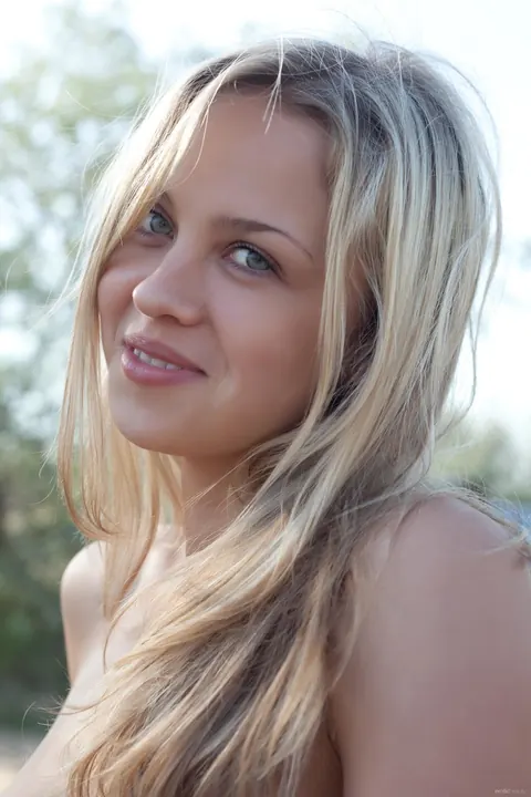 Luciana A: Thick Blonde Spreads Her Trimmed Pussy Outdoors by a Car – photo 15 of 21