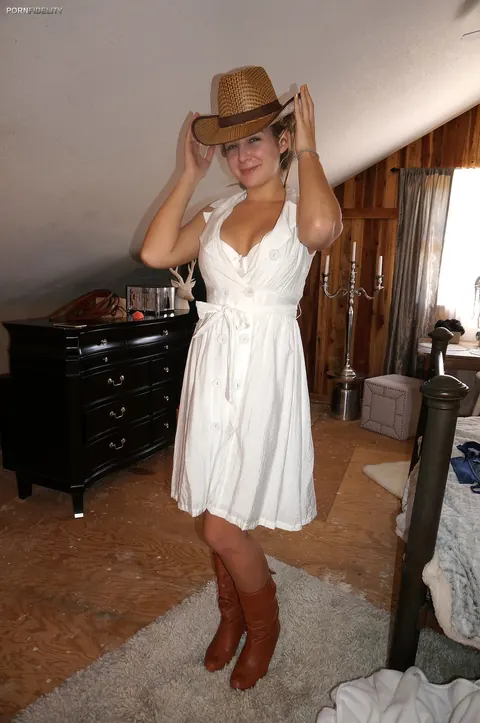 Blair Williams: Tall Blonde with Big Natural Tits Spreads in Fishnet Stockings – photo 16 of 17