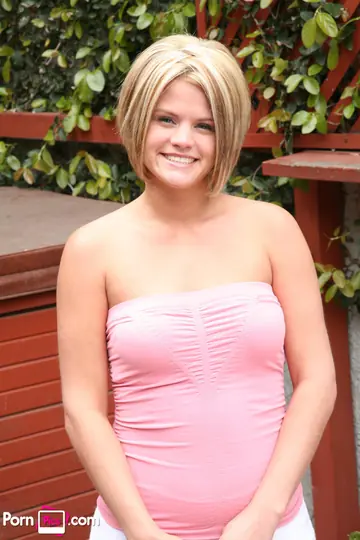 Nikki Grind – Petite Blonde MILF Poses Nude and Shows Her Tattoo