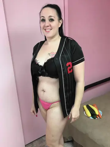 Curvy Latina MILF Toys Her Pussy Deep with a Dildo