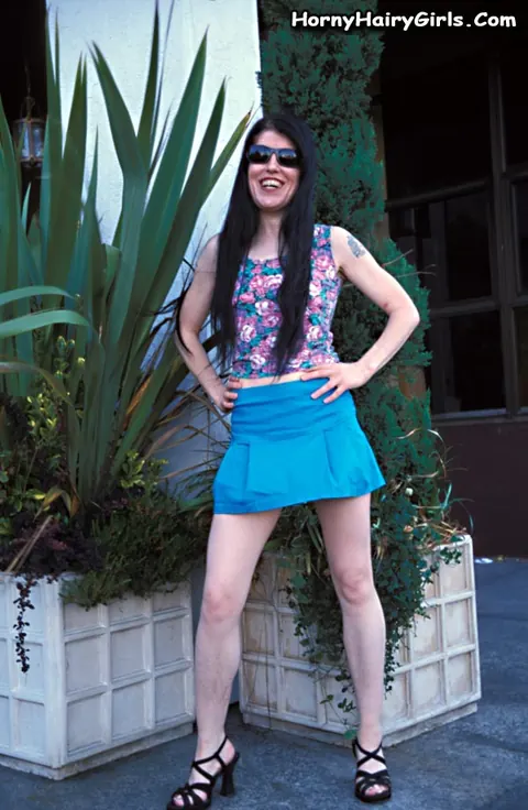 Hairy MILF in Glasses Gets Fucked Outdoors After Kissing – photo 2 of 10