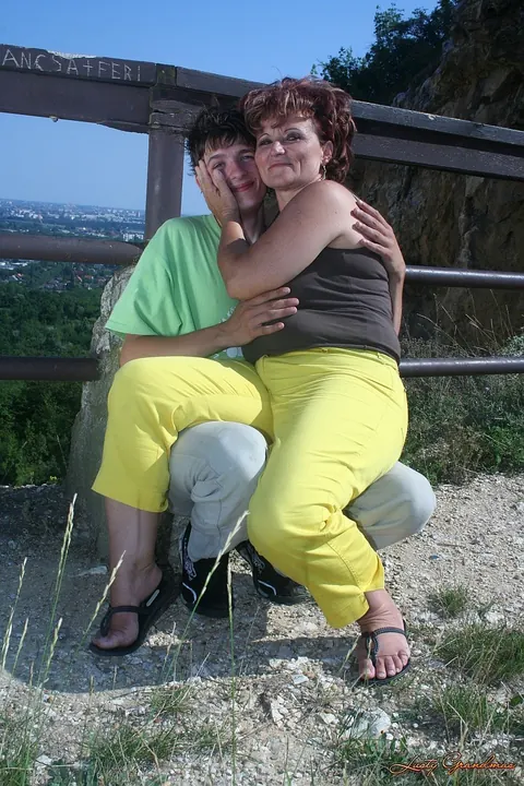 Short-Haired Busty Mature Woman Gets Fucked Outdoors – photo 4 of 16