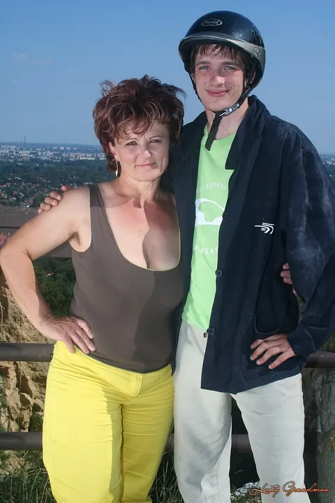 Short-Haired Busty Mature Woman Gets Fucked Outdoors – photo 3 of 16