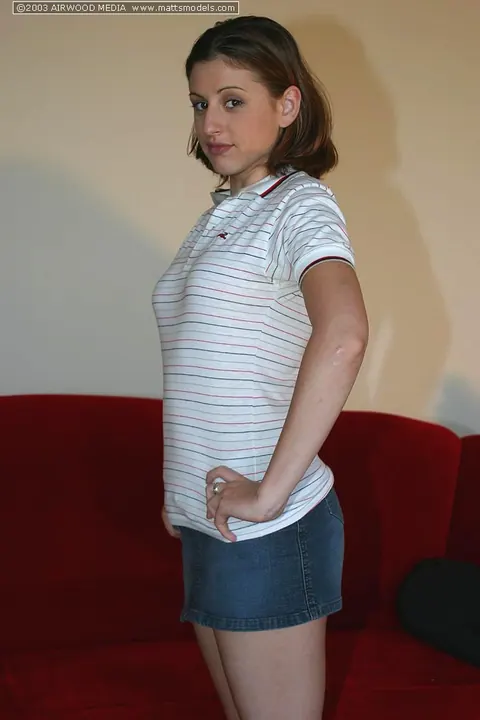Lia Lyric: Thick Blonde Strips Out of Her Skirt and Spreads Her Ass – photo 4 of 16