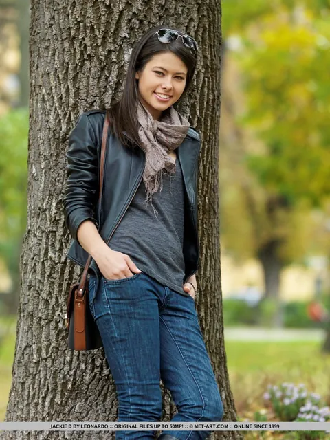 Jackie D: European Brunette in Tight Jeans Shows Her Shaved Pussy Outdoors – photo 2 of 18