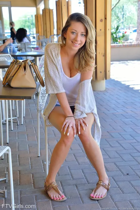 Amateur Undresses Outdoors and Masturbates with a Dildo – photo 4 of 21