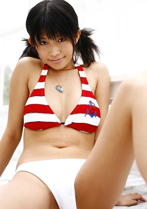 Sasa Handa: Busty Japanese MILF Changes Bikini and Spreads Her Pussy – photo 3 of 16