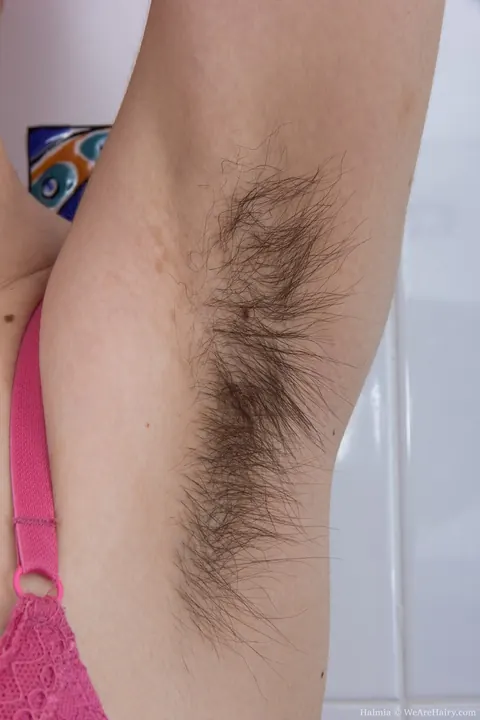 Olina W Halmia: Short-Haired British Brunette Fingers Her Hairy Pussy in a Bikini – photo 4 of 18