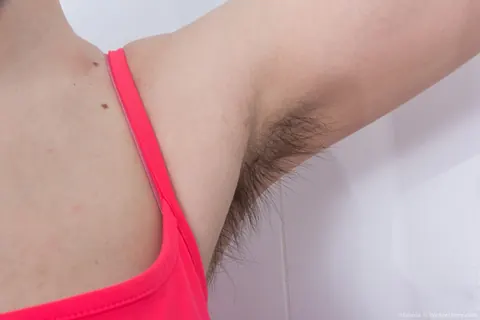 Olina W Halmia: Short-Haired British Brunette Fingers Her Hairy Pussy in a Bikini – photo 2 of 18