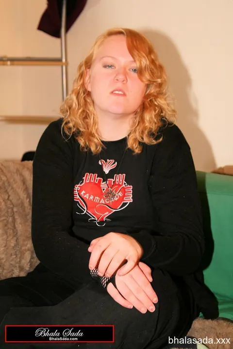 Curvy Redhead MILF Strips Sweatshirt to Reveal Black Bra – photo 3 of 15