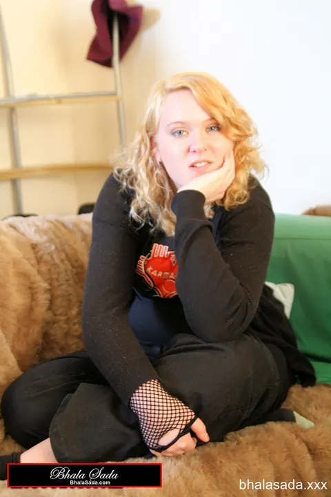 Curvy Redhead MILF Strips Sweatshirt to Reveal Black Bra – photo 1 of 15