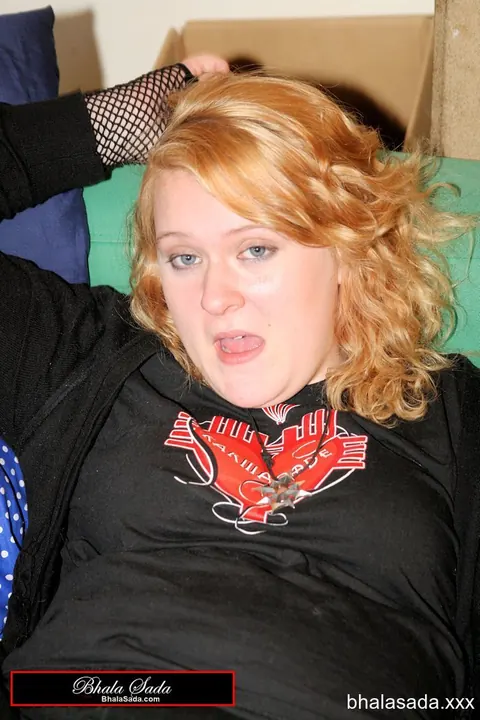 Curvy Redhead MILF Strips Sweatshirt to Reveal Black Bra – photo 13 of 15