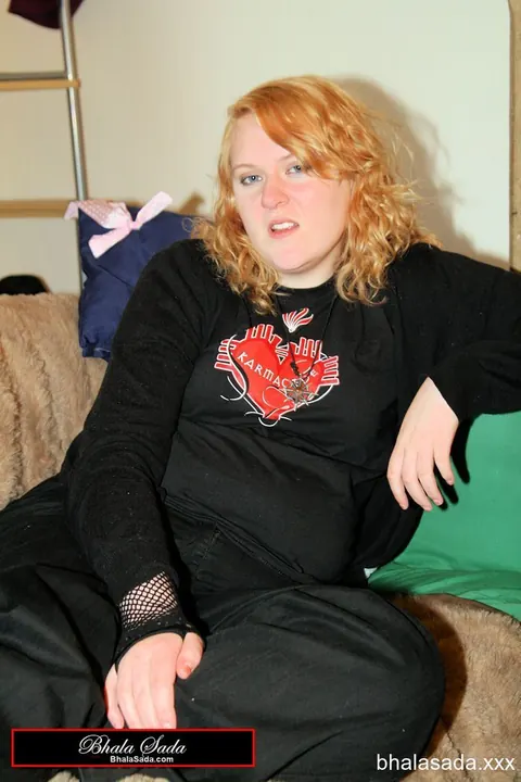 Curvy Redhead MILF Strips Sweatshirt to Reveal Black Bra – photo 7 of 15