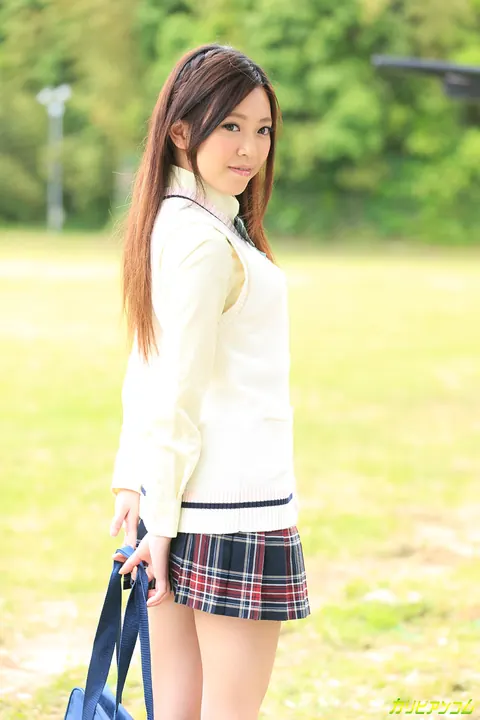 Miu Kimura: Japanese Brunette Takes a Creampie in Group Sex – photo 2 of 20