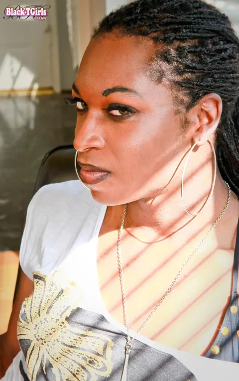 Tall Ebony Trans Woman Poses Nude and Shows Her Body – photo 3 of 16