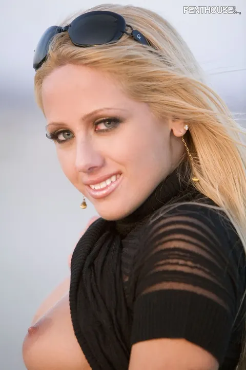 Nikki Portanova: Blonde with Small Tits and Glasses Spreads Outdoors – photo 19 of 21