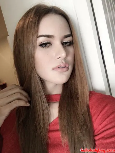 Trans Woman Slides Off Her Clothes and Poses Nude – photo 17 of 20