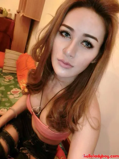 Trans Woman Slides Off Her Clothes and Poses Nude – photo 7 of 20