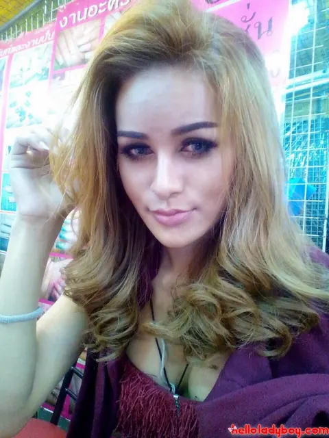 Trans Woman Slides Off Her Clothes and Poses Nude – photo 8 of 20
