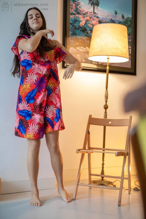 Tall Australian Undresses from a Dress to a Bikini – photo 20 of 21